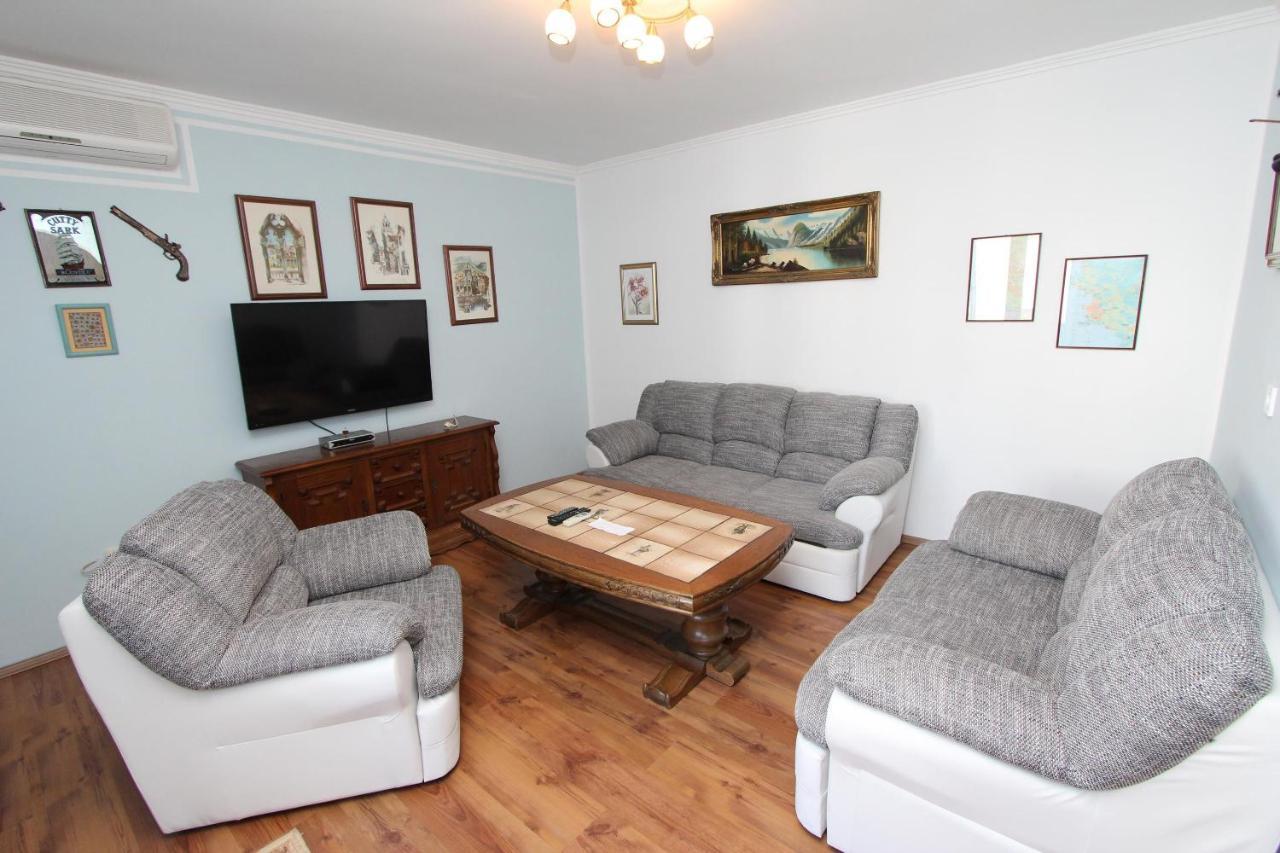 M&r Apartment