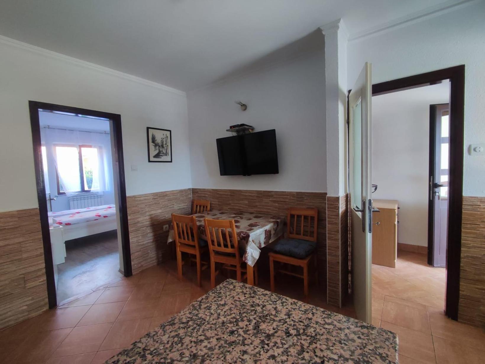 Apartment M&r